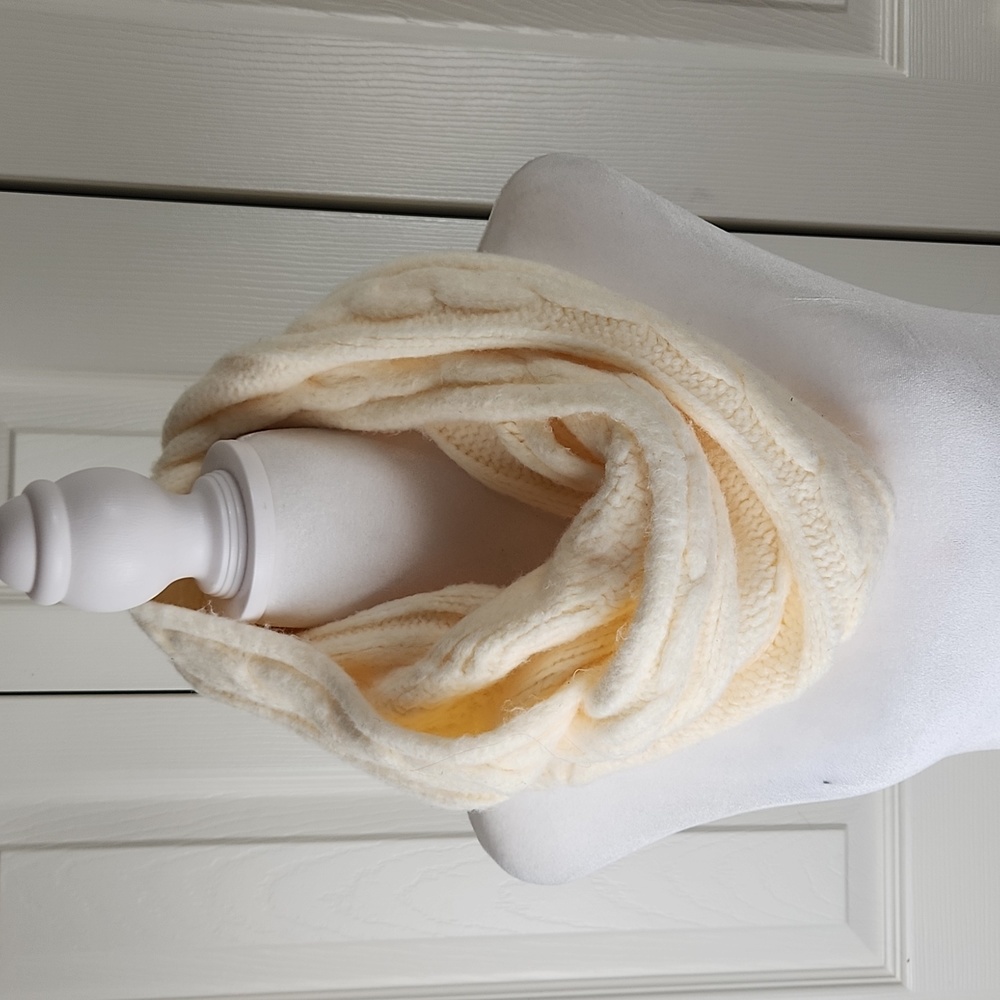 Old Navy cream scarf